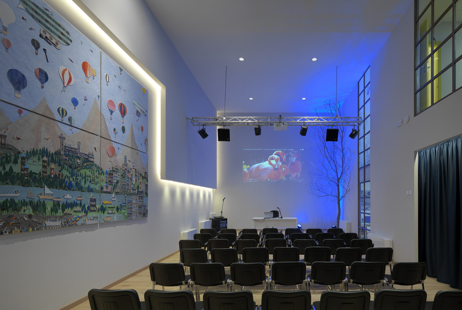 Hai la necessità di noleggiare una sala a Ravenna, per un evento o per una riunione? Contatta Ottima Formazione e prenota il tuo spazio in Sala Cecilia