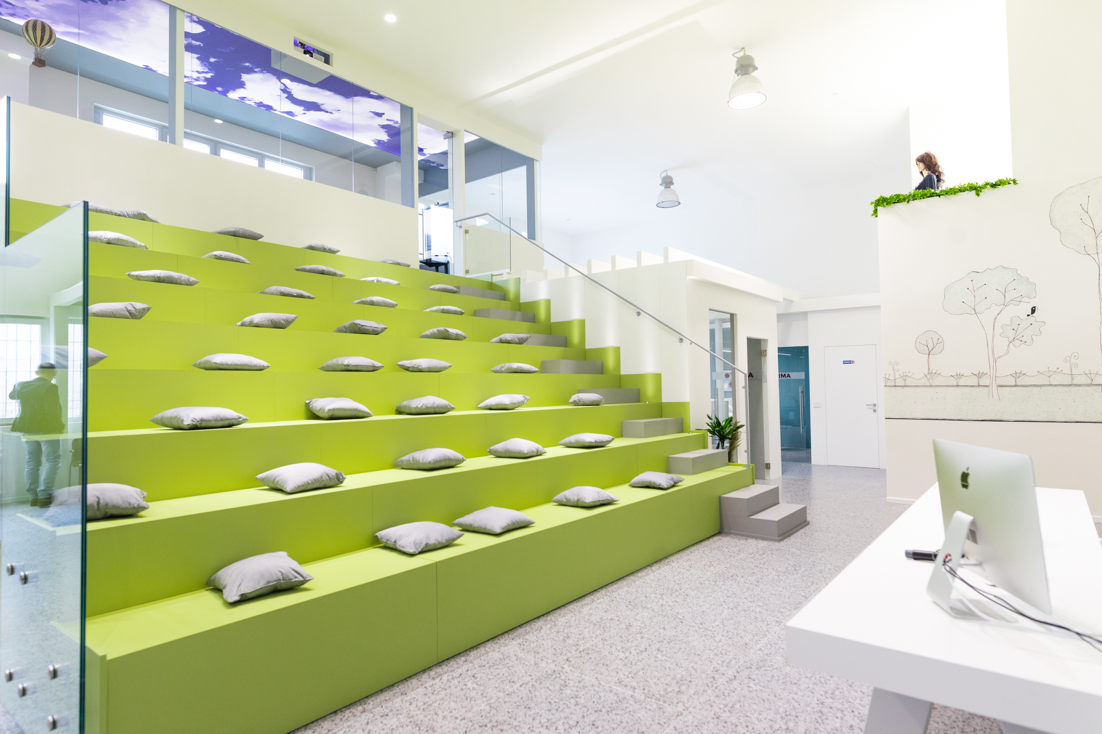 L'immagine rappresenta Sala delle Donne in Ottima a Ravenna. Ottima Formazione srl offre la possibilità di noleggiare aule presso le nostre sedi di Ravenna, Cesena e Pesaro. Noleggio aule presso Ottima